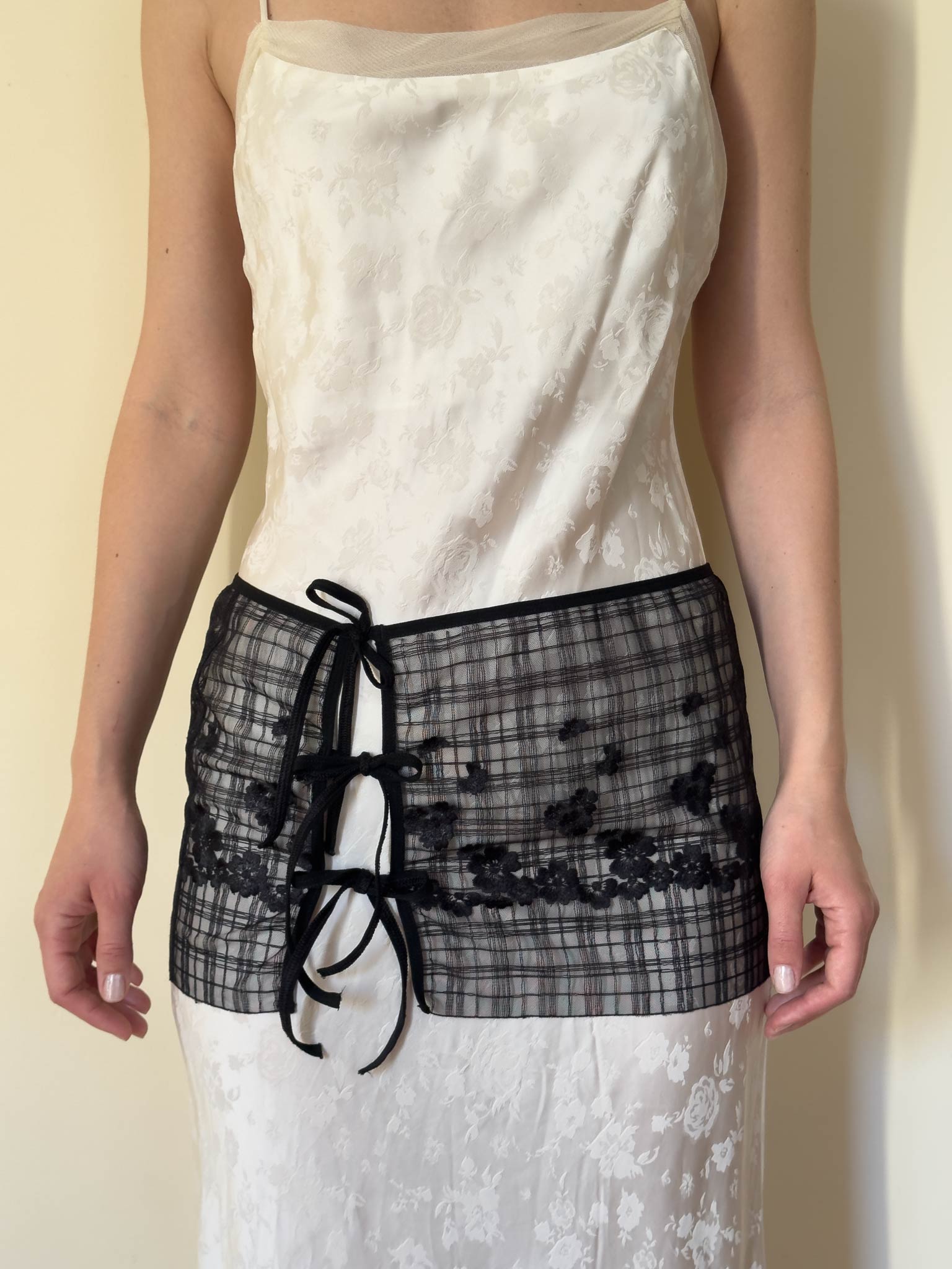 Flora sheer over skirt- Black